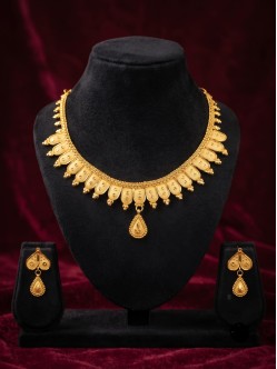 gold-pated-necklce-UBJKGN25
